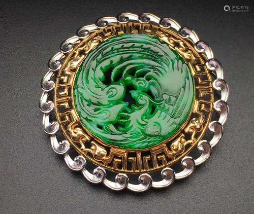 A CIRCULAR JADEITE PENDANT OF PHOENIX WITH 18K GOLD