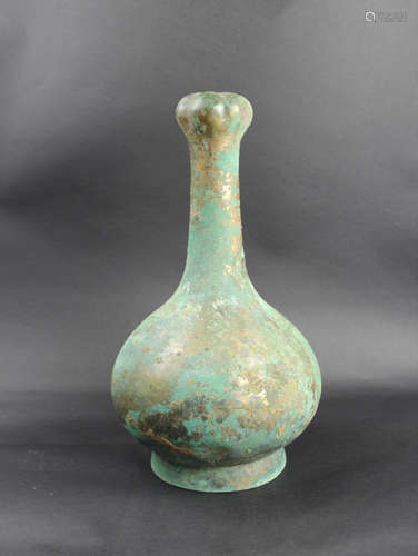 A BRONZE VASE OF GARLIC