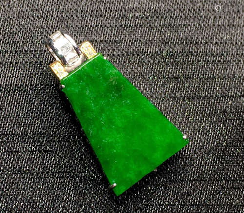 AN ICE JADEITE PENDANT WITH 18K GOLD&DAIMOND