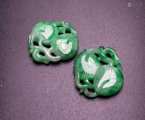 A PAIR OF SMALL PEACH PATTERN JADEITE PENDANTS