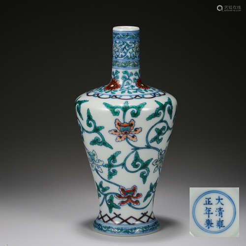 CHINESE PORCELAIN DOUCAI FLOWER VASE