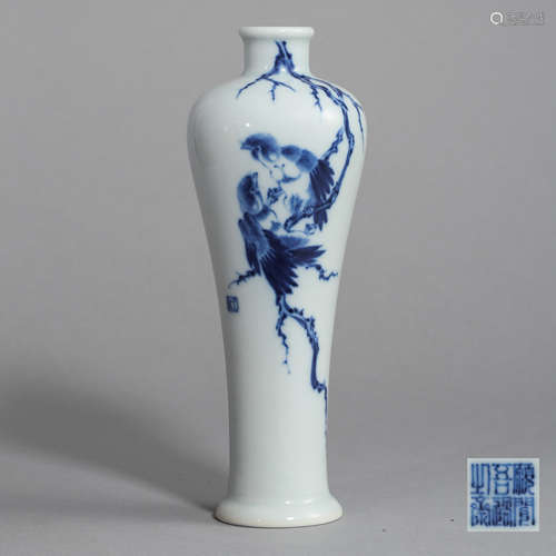 CHINESE PORCELAIN BLUE AND WHITE BIRD VASE