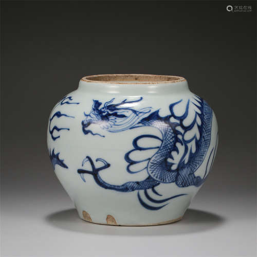 CHINESE PORCELAIN BLUE AND WHITE DRAGON JAR