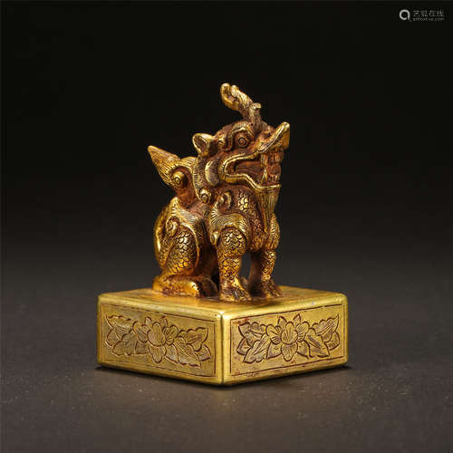 CHINESE GILT BRONZE BEAST SEAL