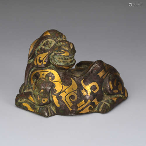 CHINESE GOLD INLAID BRONZE SEATED BEAST