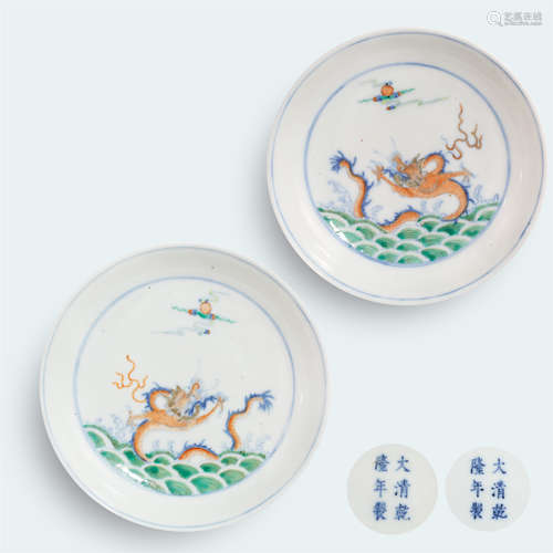 PAIR OF CHINESE PORCELIAN DOUCAI DRAGON DISHES