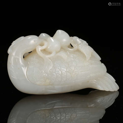 CHINESE WHITE JADE BIRD WITH PEACH