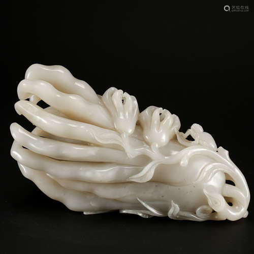 CHINESE CELADON JADE BUDDHA HAND