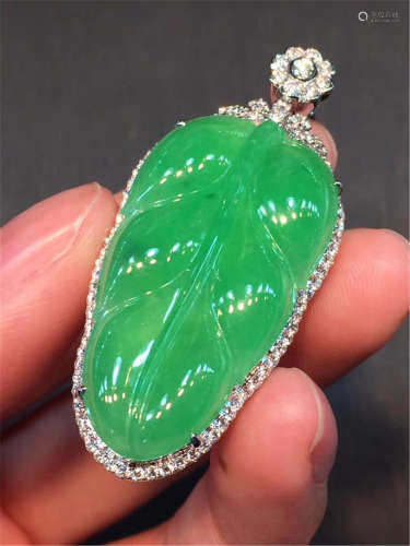 18K GOLD DIAMOND NATURAL JADEITE LEAF PENDANT