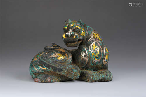 CHINESE GOLD SILVER INLAID BRONZE SEATED BEAST HAN DYNASTY