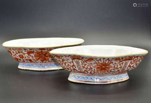 A pair of Tongzhi Mark and Period dishes- 19th century.