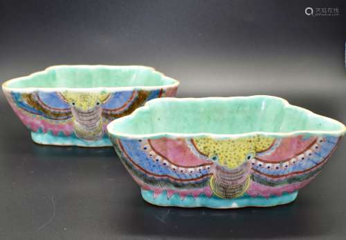 A pair of Tongzhi Mark and Period Square vesssels. Qing Dynasty- 19th century.