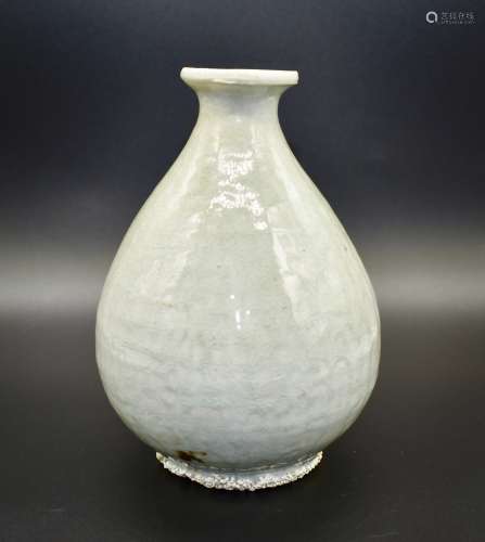 A rare Krean or Chinese rotund liquor bottle- 17th-19th century.