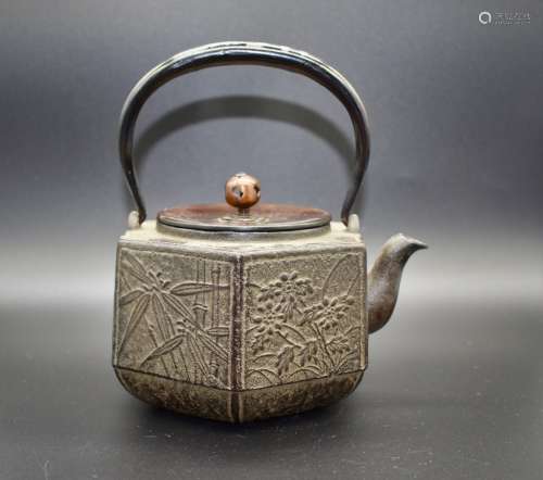 Japanese hexagonal tetsubin (iron-teapot)- 19th century