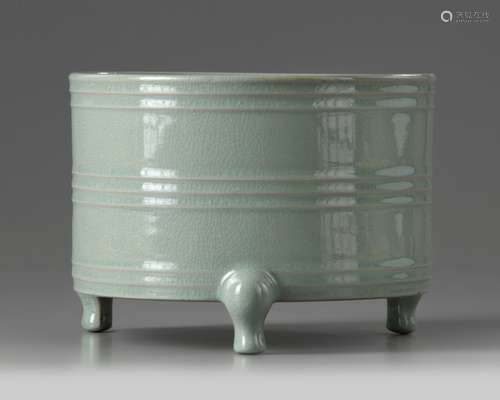 A Chinese celadon crackle-glazed tripod censer