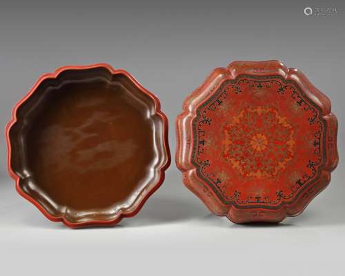 A Chinese qianjin and tianqi lacquer foliate box and cover