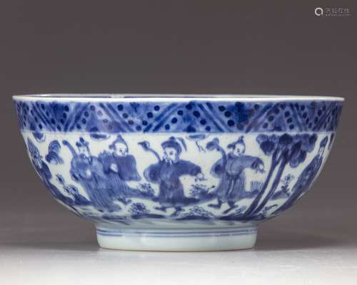 A Chinese blue and white 'dragon' bowl