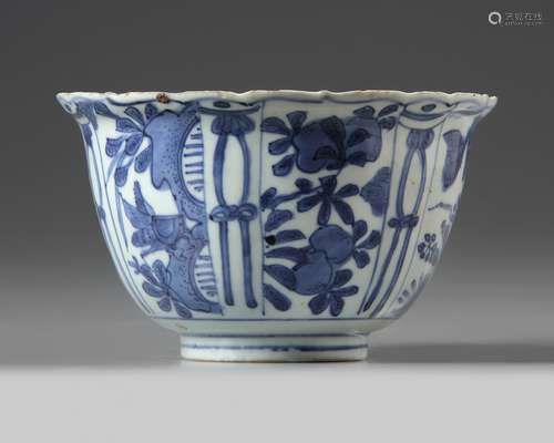 A blue and white 'kraak' porcelain bowl