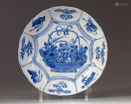 A Chinese blue and white barbed rim 'flower basket' dish