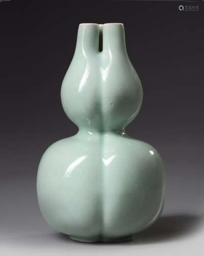 A Chinese celadon-glazed triple-gourd vase