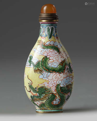 A Chinese painted enamel 'dragon and phoenix' snuff bottle