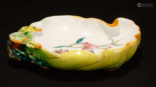 A FAMILLE ROSE YELLOW GLAZE PEN WASHER