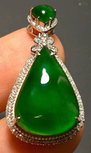 A GREEN JADEITE CARVED WATER DROP SHAPED PENDANT, A CLASS