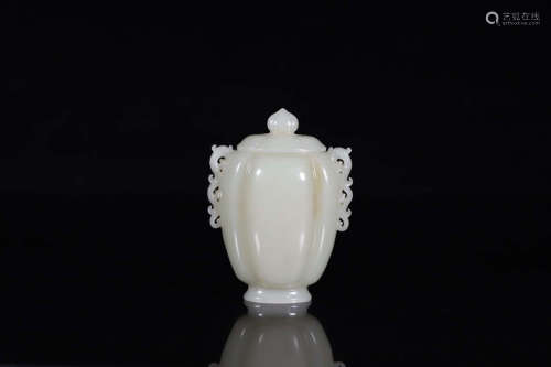 A HETIAN JADE CARVED DOUBLE EAR VASE
