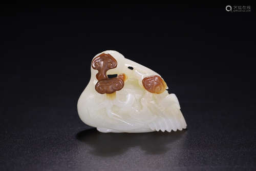 A HETIAN JADE CARVED CRANE SHAPED PENDANT