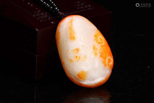 A HETIAN JADE CARVED DRAGON PATTERN PENDANT