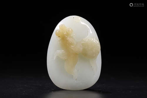 A HETIAN WHITE JADE CARVED FISH SHAPED PENDANT