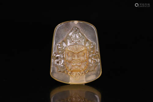 A YELLOW CRYSTAL CARVED BUDDHA PATTERN PENDANT
