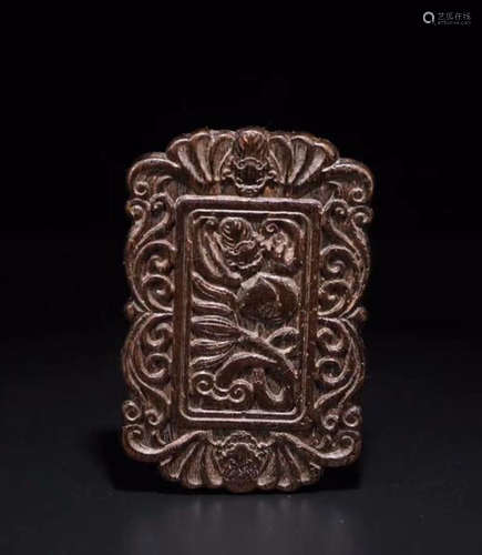 A CHENXIANG WOOD CARVED BATS PATTERN PENDANT