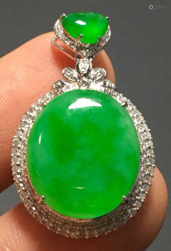 A GREEN JADEITE CARVED CIRCLE PENDANT, A CLASS