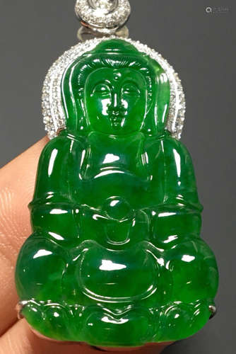 A GREEN JADEITE CARVED GUANYIN PATTERN PENDANT, A CLASS