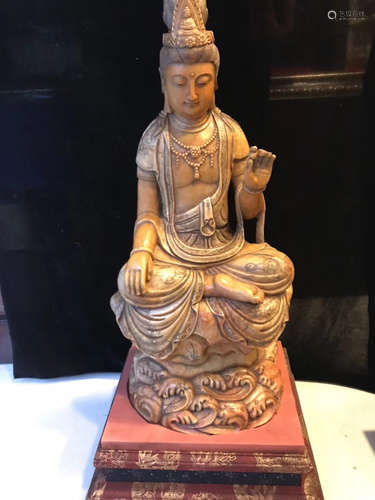 A SOAPSTONE CARVED ZIZAI GUANYIN BUDDHA