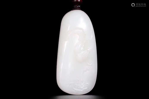 A HETIAN WHITE JADE CARVED MAGPIE PATTERN PENDANT