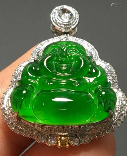 A GREEN JADEITE CARVED BUDDHA PATTERN PENDANT, A CLASS