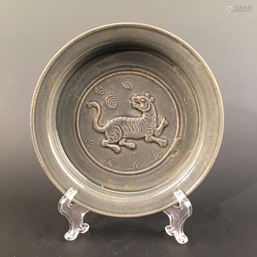 Chinese Celdon Glazed 'Tiger' Tripod Dish