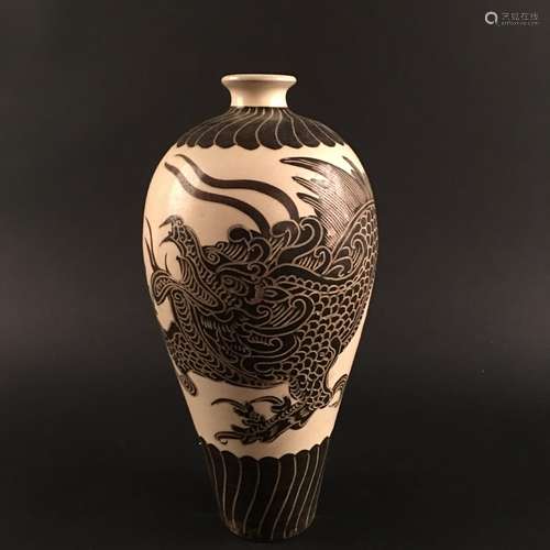 Chinese Cizhou Kiln Carved 'Dragon Meiping Vase