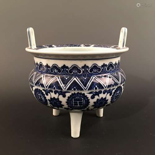 Chinese Blue-White Tripod Censer, Qianlong Mark