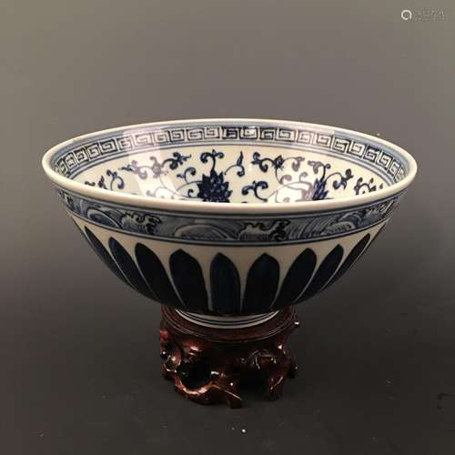 Chinese Blue-White 'Flora' Bowl