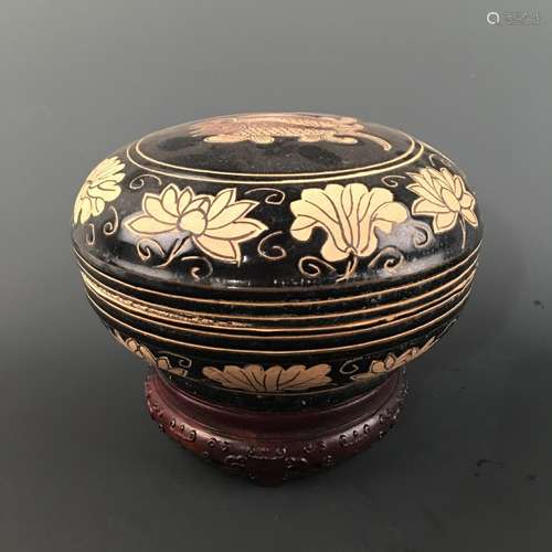 Chinese Cizhou Kiln 'Fish & Lotus' Round Box and a