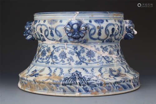 CHINESE PORCELAIN BLUE AND WHITE FLOWER DRUM STAND