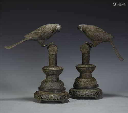 PAIR OF CHINESE BRONZE PARRIOT ON PORCH