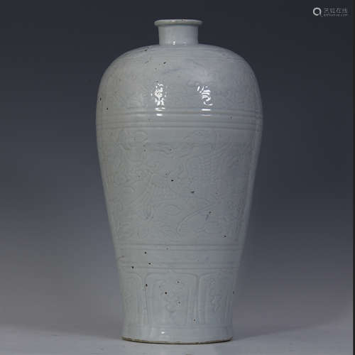 CHINESE PORCELAIN WHITE GLAZE MEIPING VASE