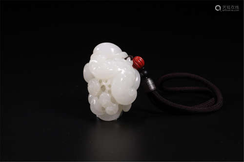 CHINESE WHITE JADE PENDANT