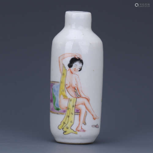CHINESE PORCELAIN FAMILLE ROSE NUDE SNUFF BOTTLE