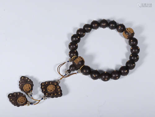 AN AGILAWOOD BRACELET