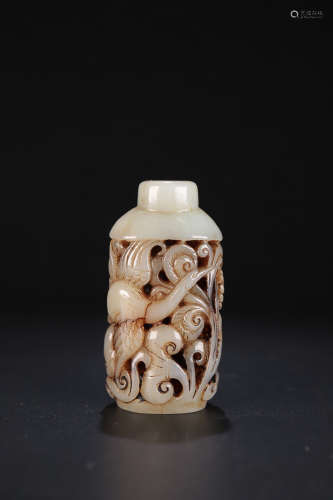18-19TH CENTURY, A FLORAL PATTERN HETIAN JADE SNUFF BOTTLE, LATE QING DYNASTY